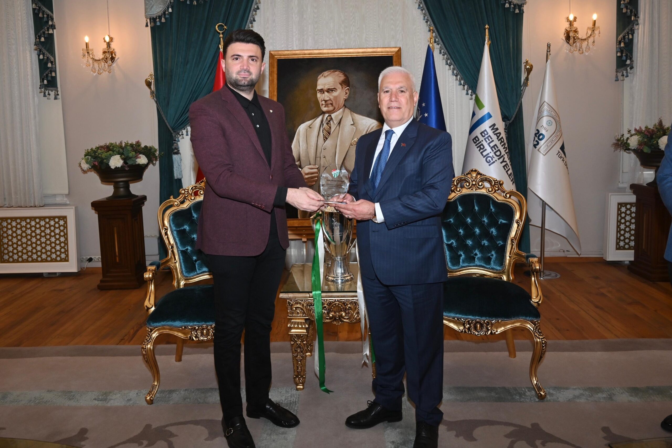 Bursaspor Başkanı Enes Çelik’ten Başkan Mustafa Bozbey’e teşekkür ziyareti